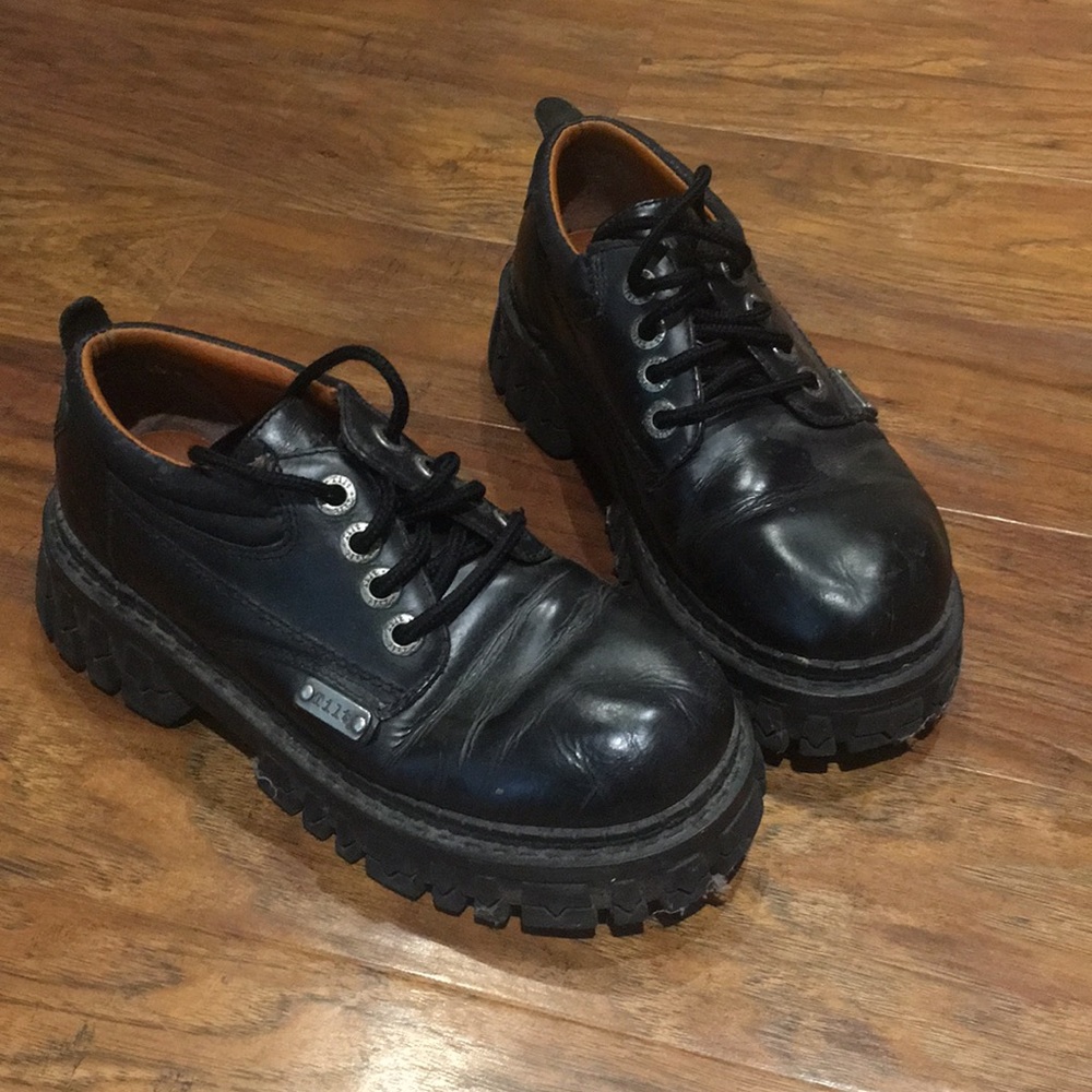 Tilt leather bootlike shoes